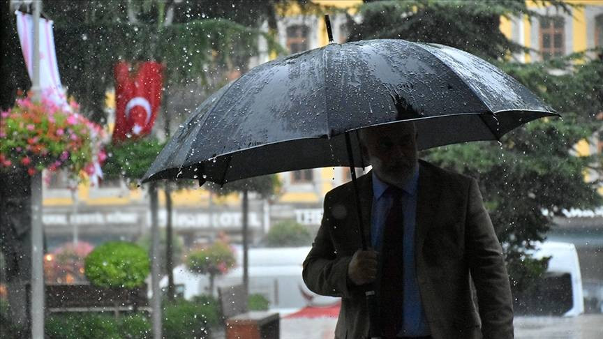 Meteoroloji saat verip 13 ili uyardı! Gök gürleyecek, sağanak vuracak - Resim: 1